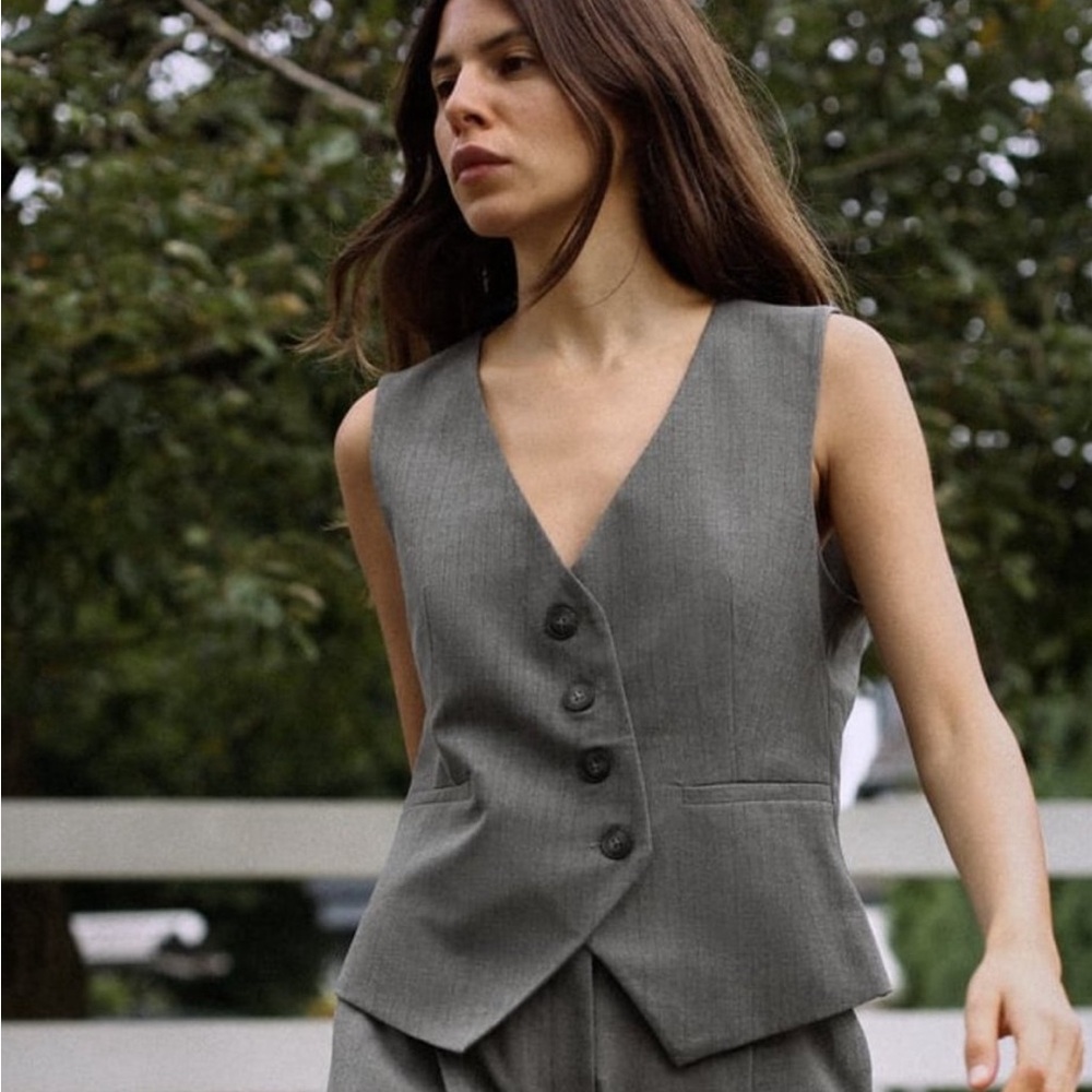 Zara Women’s Asymmetrical Gray Vest, medium